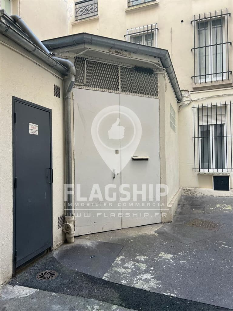 Local commercial · 157 m² · Location — photo 1