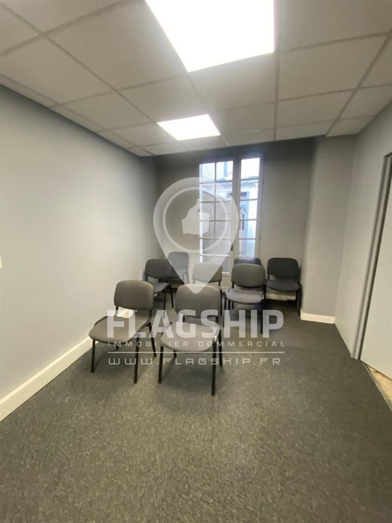 Local commercial · 122 m² · Location — photo 1