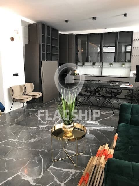 Local commercial · 87 m² · Location — photo 1