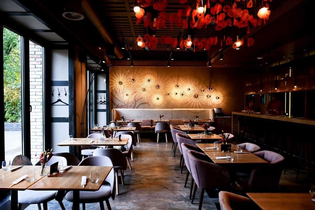 Restaurant · 103 m² · Location — photo 1
