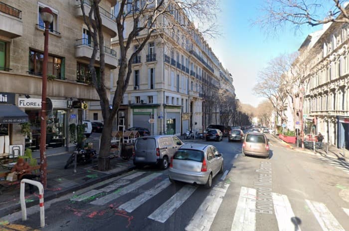 Local commercial · 965 m² · Location — photo 1