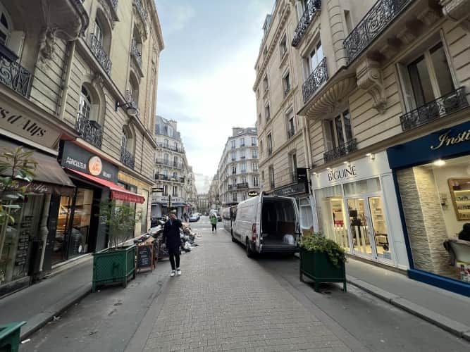 Local commercial · 84 m² · Cession de bail — photo 1
