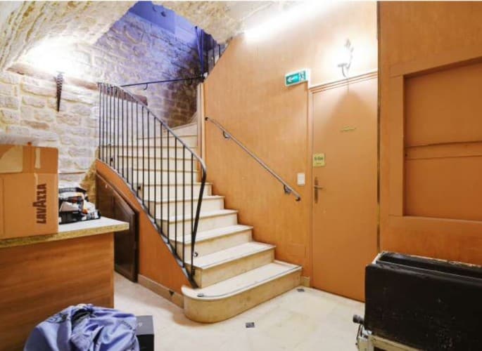 Local commercial · 98 m² · Location — photo 1