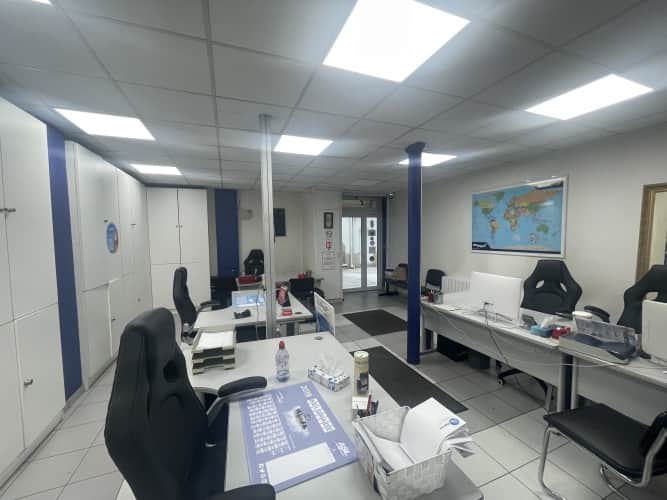 Local commercial · 200 m² · Location — photo 1