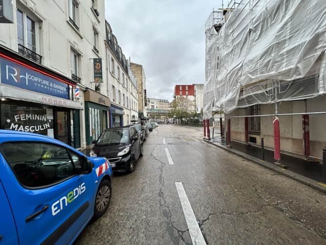 Local commercial · 225 m² · Location — photo 1