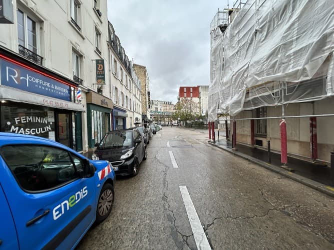 Local commercial · 225 m² · Location — photo 1