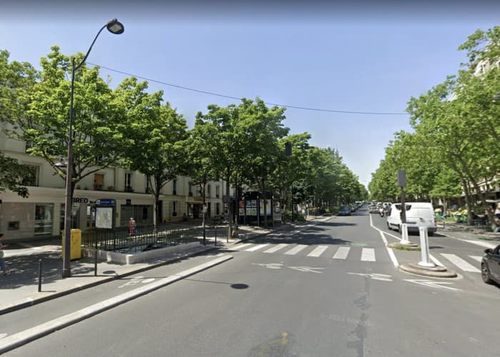 Local commercial · 77 m² · Location — photo 1