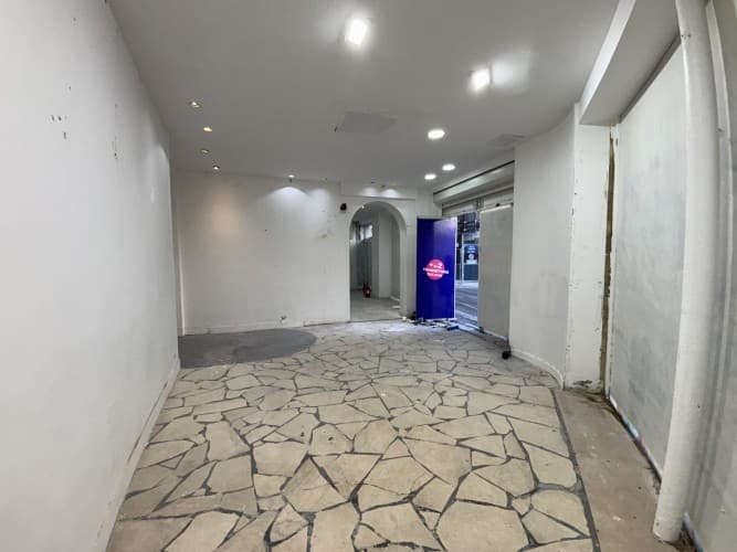 Local commercial · 89 m² · Location — photo 1