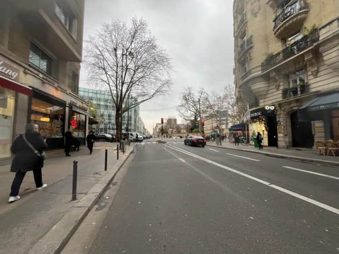 Local commercial · 81 m² · Location — photo 1