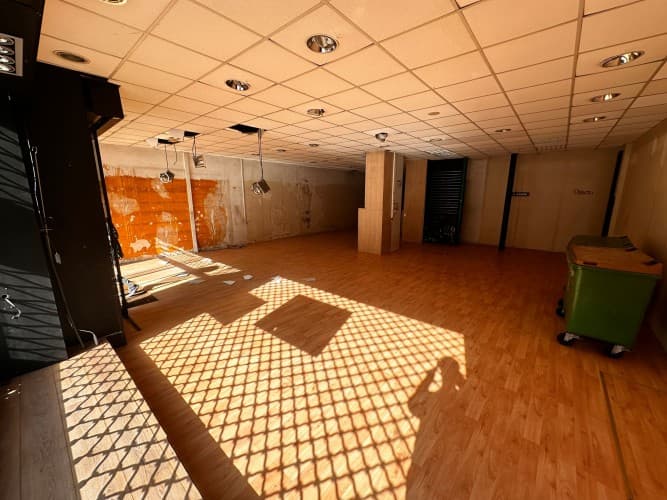 Local commercial · 240 m² · Location — photo 1