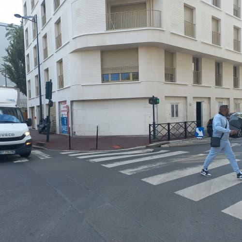 Local commercial · 171 m² · Location — photo 1