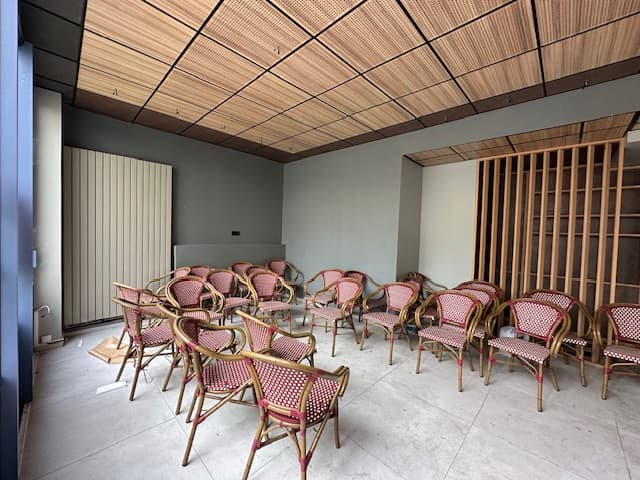 Local commercial · 187 m² · Location — photo 1