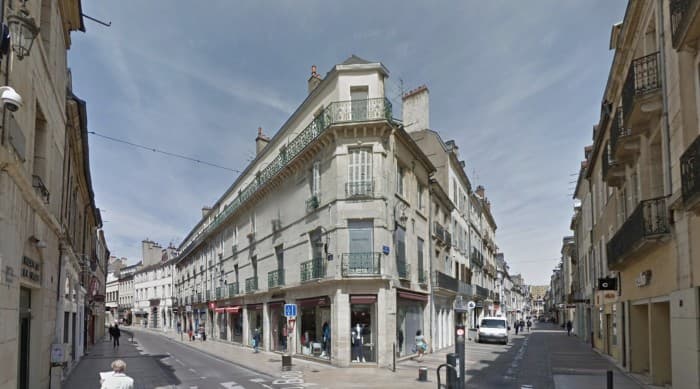 Local commercial · 335 m² · Location — photo 1
