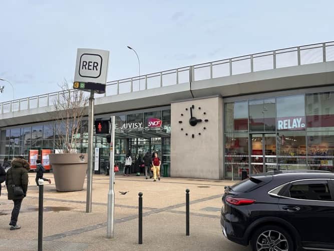 Local commercial · 77 m² · Location — photo 1