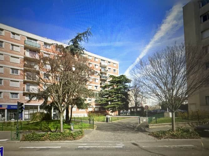 Local commercial · 303 m² · Cession de bail — photo 1