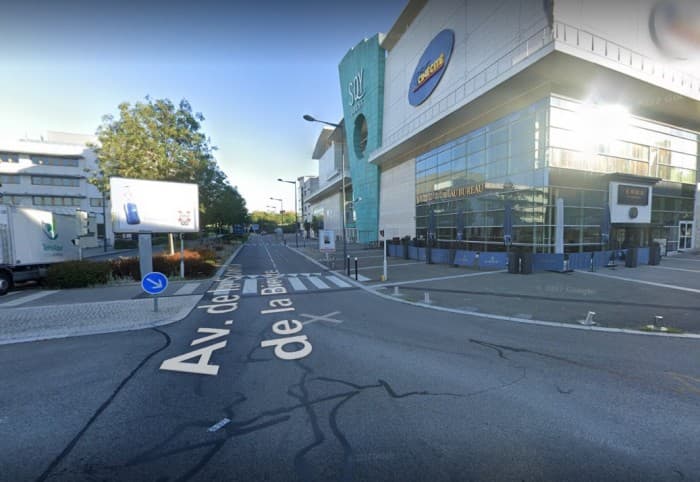 Local commercial · 300 m² · Location — photo 1