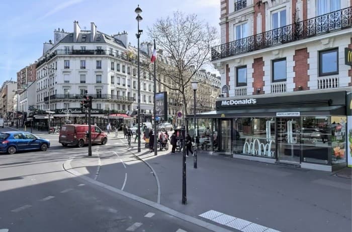 Local commercial · 68 m² · Location — photo 1