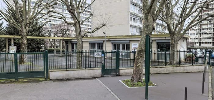 Local commercial · 305 m² · Location — photo 1