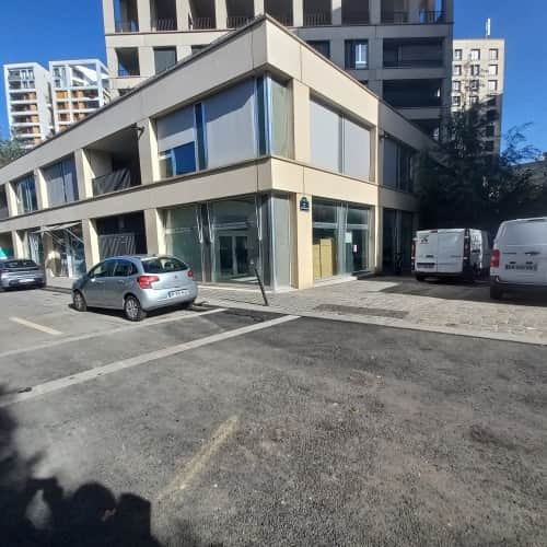 Local commercial · 64 m² · Location — photo 1