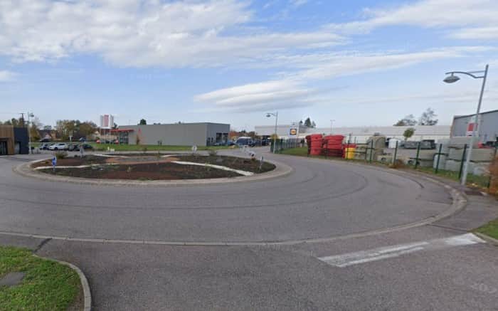 Local commercial · 300 m² · Location — photo 1