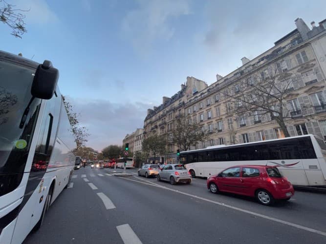 Local commercial · 215 m² · Cession de bail — photo 1