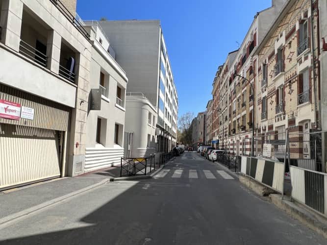 Local commercial · 202 m² · Location — photo 1