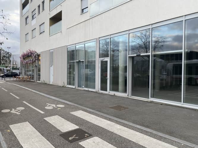 Local commercial · 225 m² · Location — photo 1