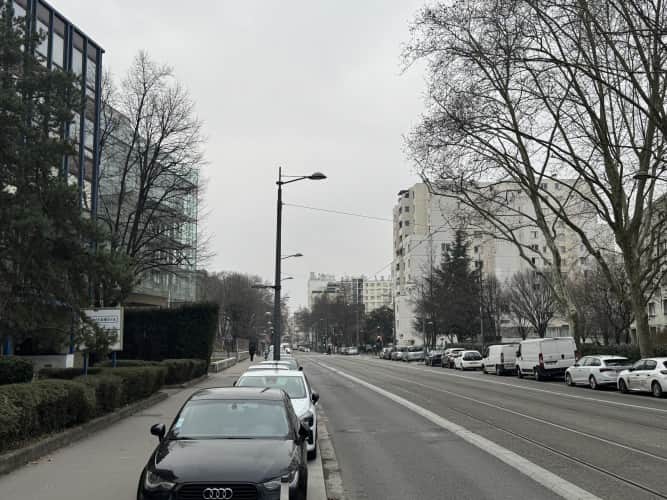 Local commercial · 255 m² · Location — photo 1