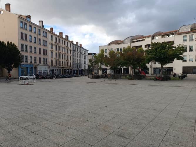 Local commercial · 143 m² · Location — photo 1