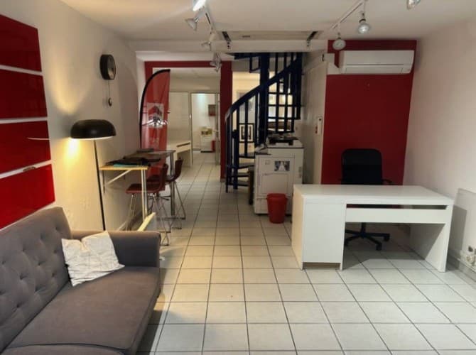 Local commercial · 92 m² · Location — photo 1