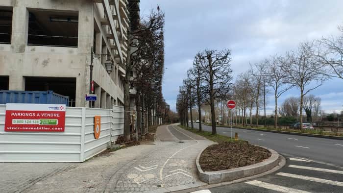 Local commercial · 93 m² · Location — photo 1