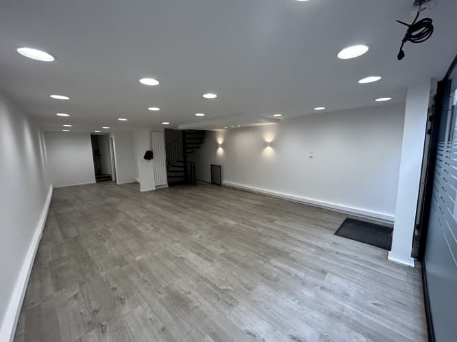 Local commercial · 133 m² · Location — photo 1
