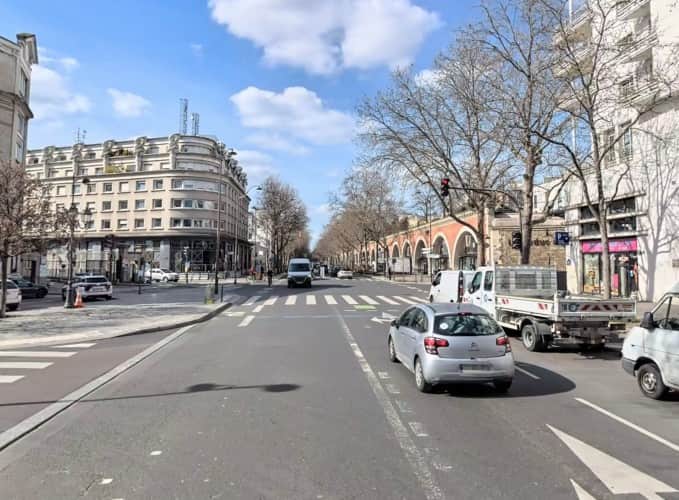 Local commercial · 56 m² · Location — photo 1