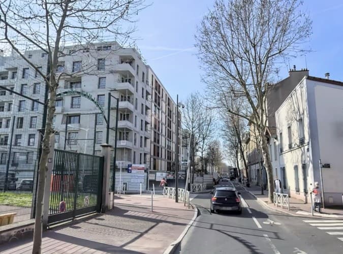 Local commercial · 253 m² · Location — photo 1