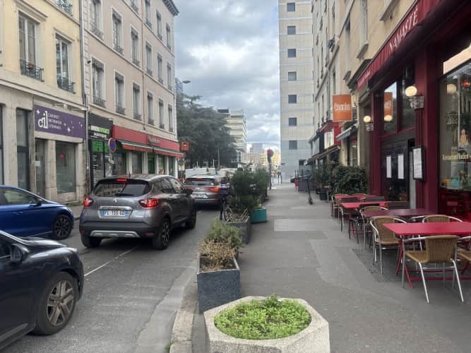 Local commercial · 117 m² · Cession de bail — photo 1