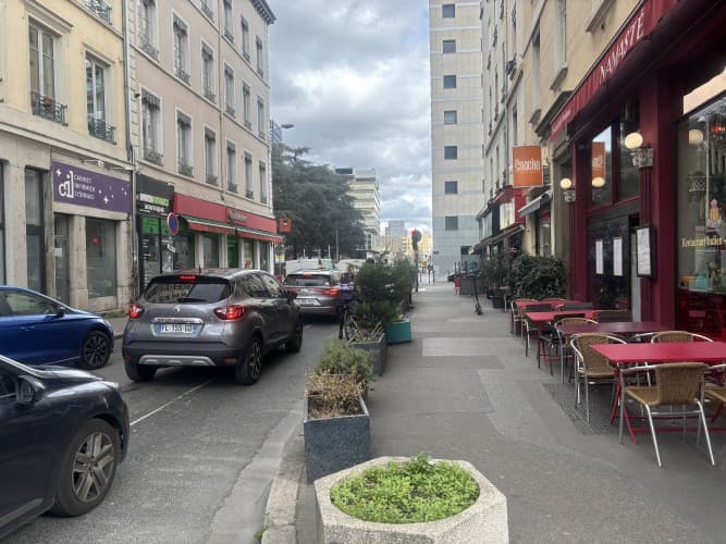 Local commercial · 117 m² · Cession de bail — photo 1