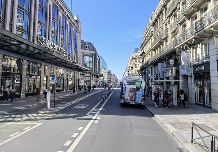 Local commercial · 734 m² · Location — photo 1