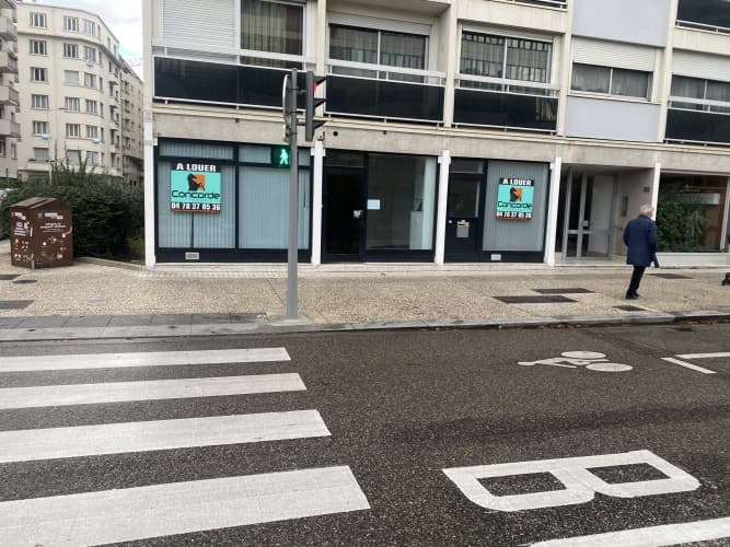 Local commercial · 107 m² · Cession de bail — photo 1