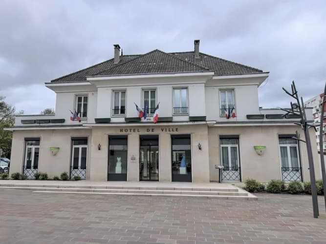 Local commercial · 650 m² · Location — photo 1