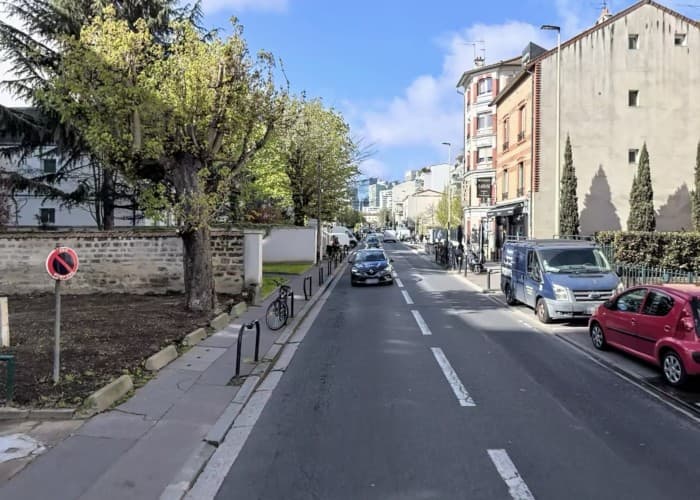 Local commercial · 845 m² · Location — photo 1