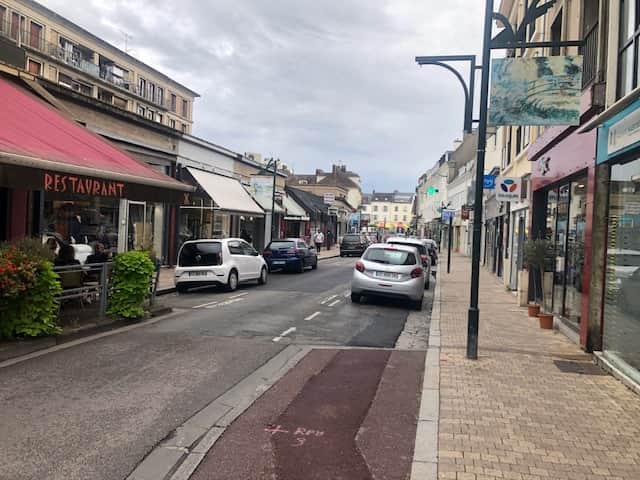 Local commercial · 130 m² · Cession de bail — photo 1