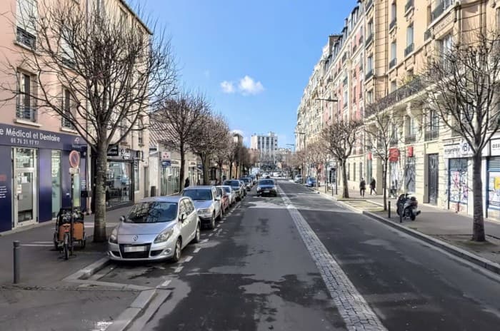 Local commercial · 247 m² · Location — photo 1