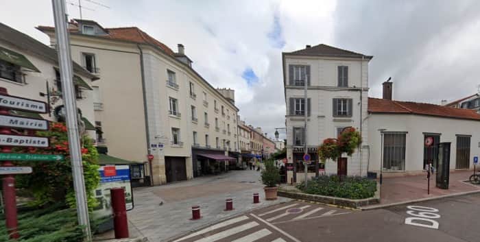 Local commercial · 153 m² · Location — photo 1