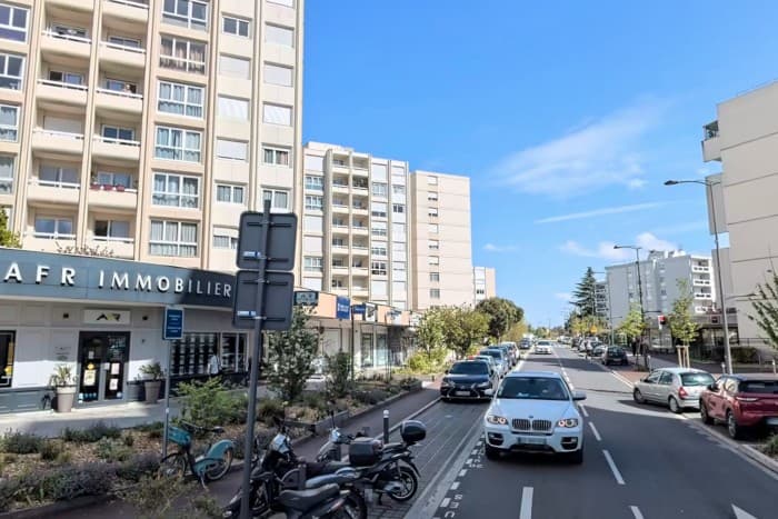 Local commercial · 82 m² · Fonds de commerce — photo 1