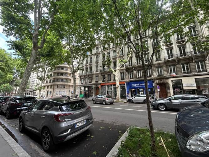 Local commercial · 110 m² · Location — photo 1