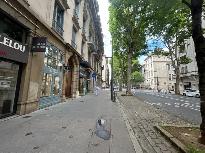 Local commercial · 110 m² · Location — photo 1