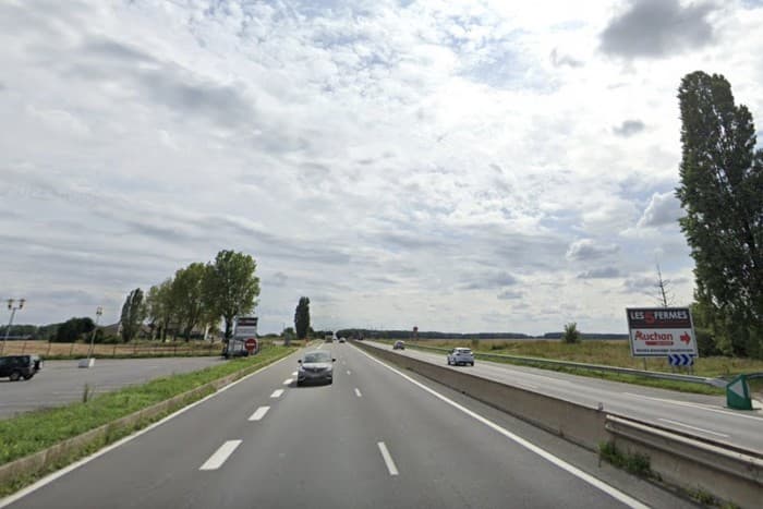 Local commercial · 2405 m² · Location — photo 1