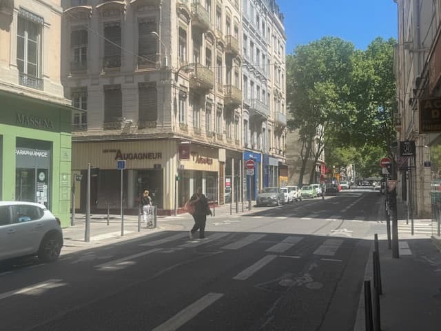 Local commercial · 75 m² · Cession de bail — photo 1