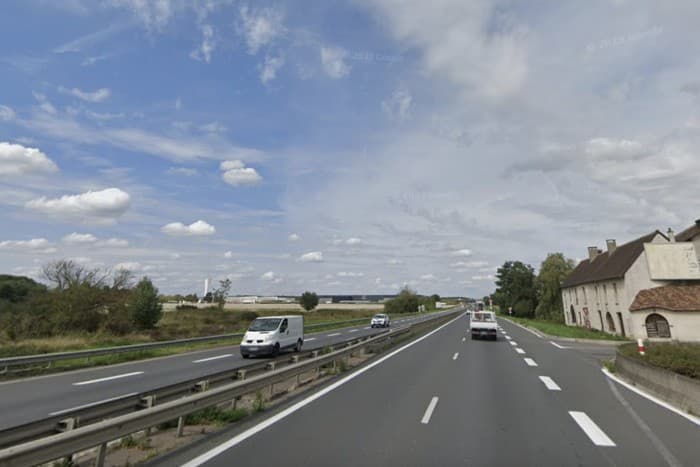 Murs commerciaux · 2405 m² · Achat des murs — photo 1