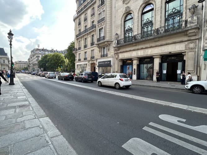 Local commercial · 67 m² · Location — photo 1